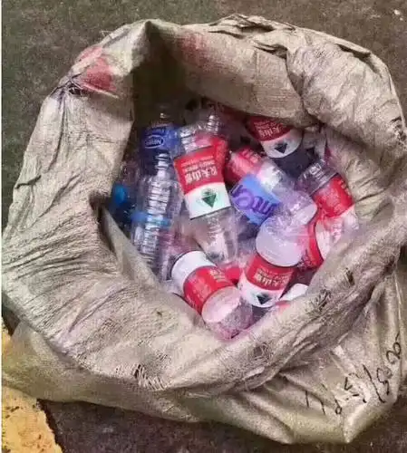 搞笑段子:6月份捡瓶子最后一天,我对生活依旧充满信心