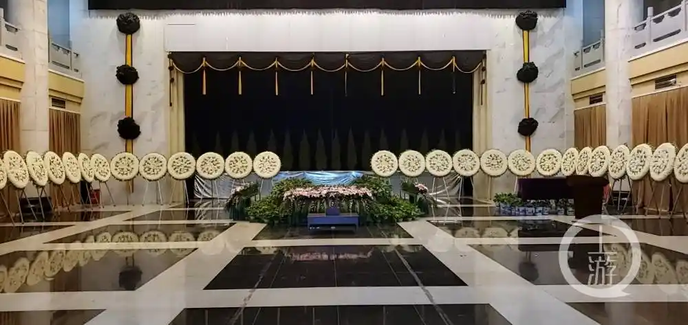 5月22日下午,长沙明阳山殡仪馆铭德厅布置现场.