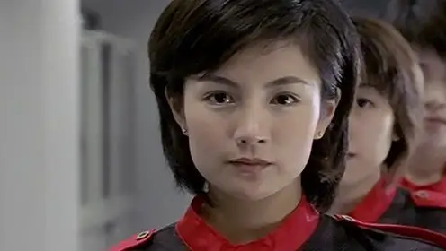 时隔多年丽娜再次出现,美丽的笑容感觉好暖啊,网友: 感觉恋爱了