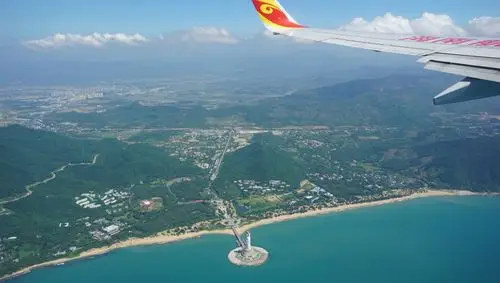 建议大家选飞机上靠窗的位置哦,俯瞰大海还是另一种美!