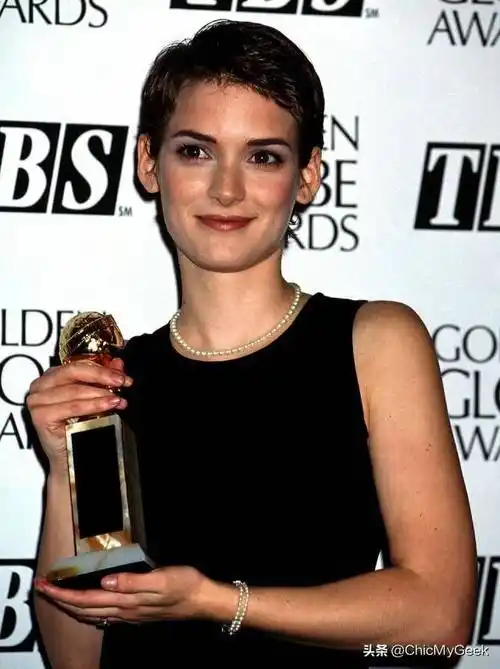 却因盗窃罪一夕跌落谷底_薇诺娜·瑞德_约翰尼·德普_年代