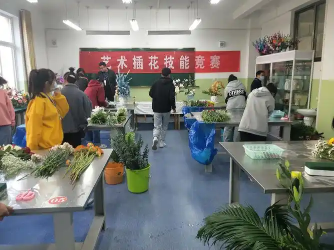 第十三届陇南市中职学校学生技能大赛礼县职专赛点艺术插花项目竞赛