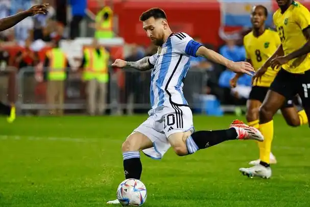 上班的时间看梅西踢球开不开心,卡塔尔世界杯圆了无数中国球迷的梦!