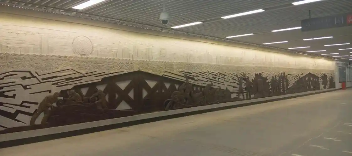 南昌浮雕_托举起城市的力量,材质为石材和铸铜