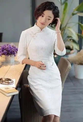 时尚 正文 鞋子搭配可以有小白鞋啦,也可以是有点刺绣青花的布鞋,这类