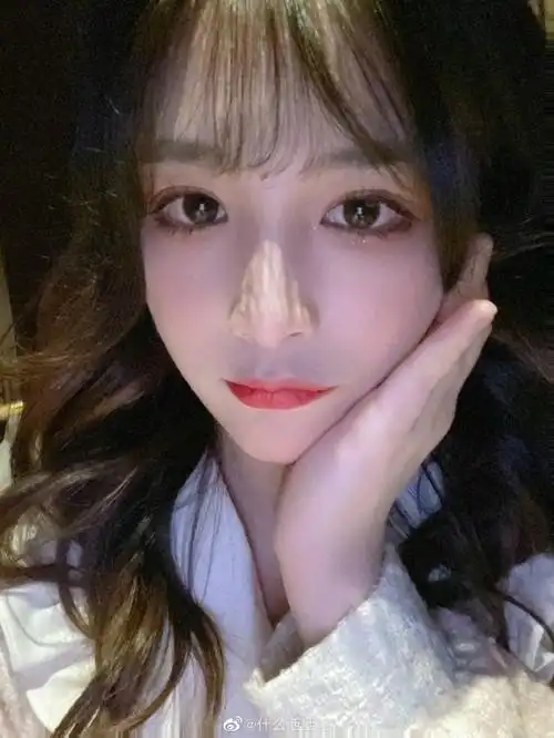 lpl主持西西晒照我与神明画押赌你心动一刹