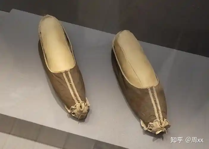 明代女汉服配的鞋子为什么几乎只有尖头鞋? - 知乎