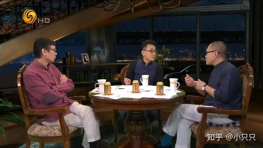 《锵锵三人行》