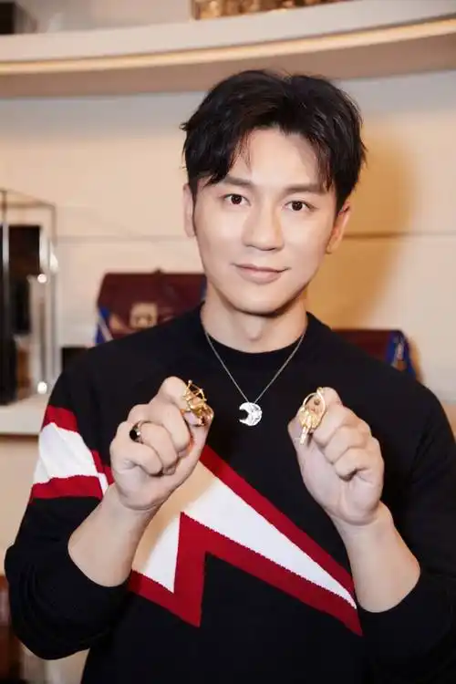 李晨个人资料简介及身高(李晨:最让人称道的不是演技,而是鲜为人知的