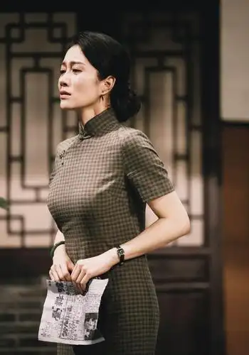 2016年,主演抗战轻喜剧《迷雾1945》;同年,主演谍战剧《半步之遥》.