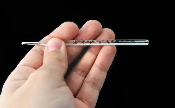 水银体温计可以放凉水里降度数吗