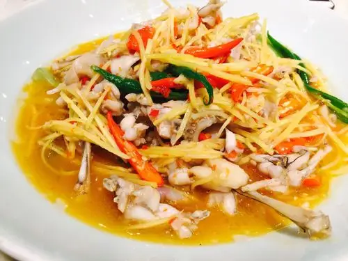 招牌菜盐帮仔姜跳跳蛙表示很失望食材不错但我对肉只尝到了咸味和满满