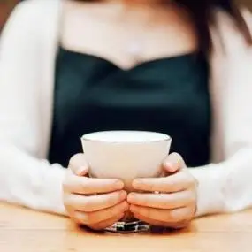 女生喝咖啡头像图片大全高清唯美喝咖啡的女生头像