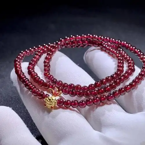 天然酒红石榴石三圈搭配硬金精致小巧