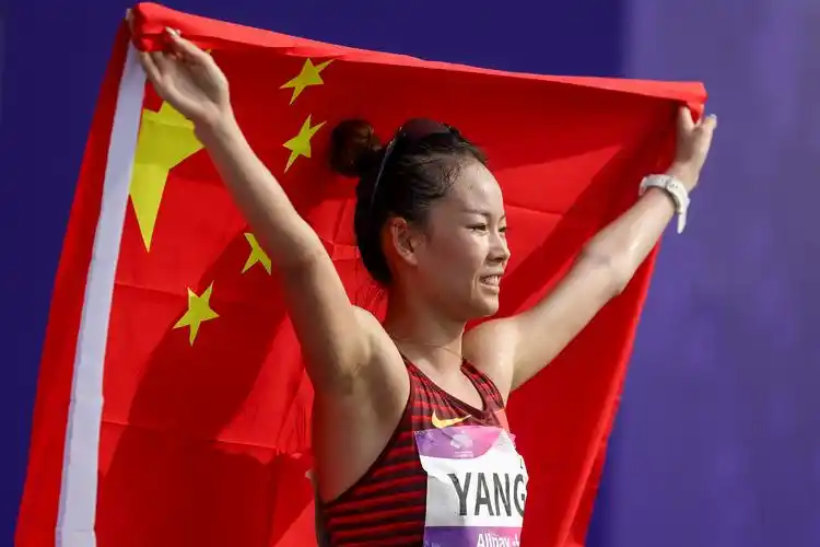 内蒙古姑娘杨家玉亚运会成功卫冕