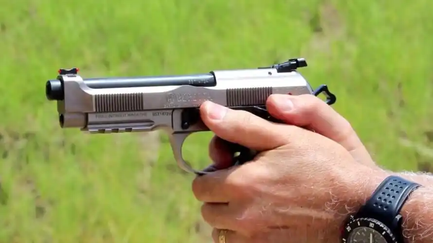 综合来讲它并不比西格绍尔强打开新页军大侠关注西格绍尔p365微型手枪