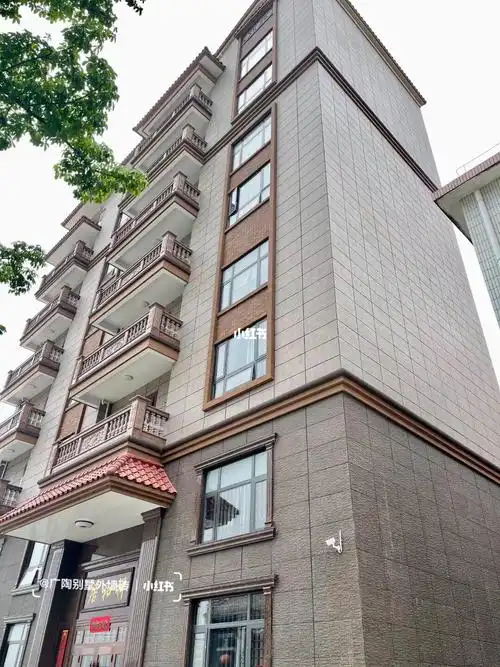 多层自建房|外墙贴琇岩砖,仿石材效果不错!