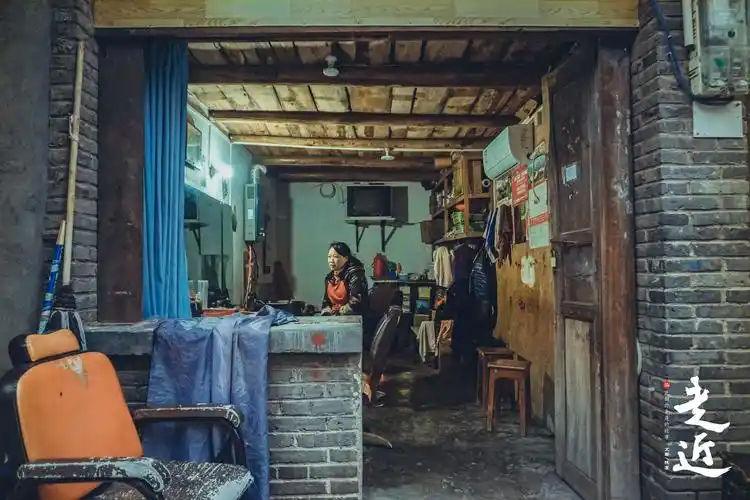 纪实—走近即将消失的老理发店,探寻綦江美发60年的变迁!