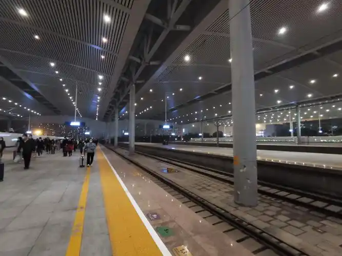 太原南站夜景一角