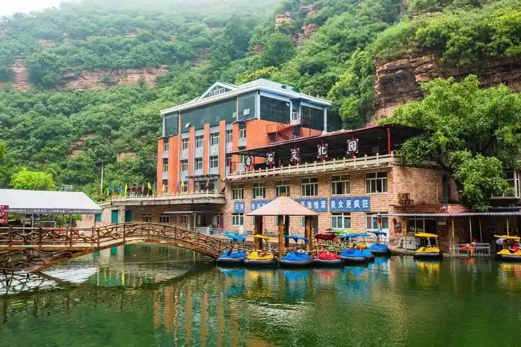 河北邢台有一座爱情山,风景秀美,有山有水,特别适合情侣出游_天河_河