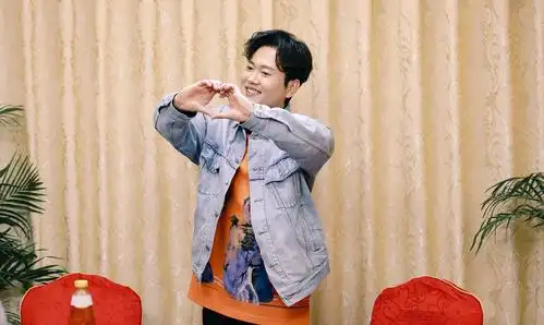 李雪琴孟鹤堂撒娇情头,王建国变前男友,网友:宇宙尽头还是东北