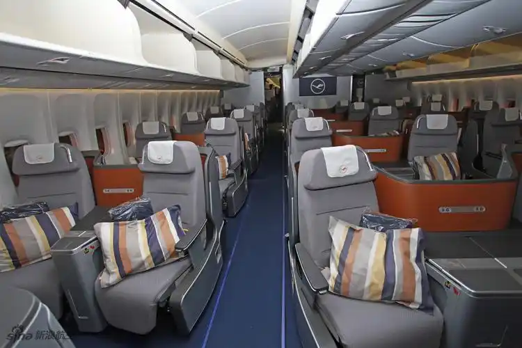 汉莎波音747-8客机:融合梦想飞机多种元素商务舱