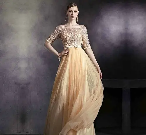 hold住全场的气质女王,用你金色婚纱礼服征服婚礼现场的宾客吧.