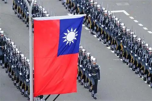 借此传承抗战精神,与地面分列式前编组纪念梯队,以抗战主力部队军旗