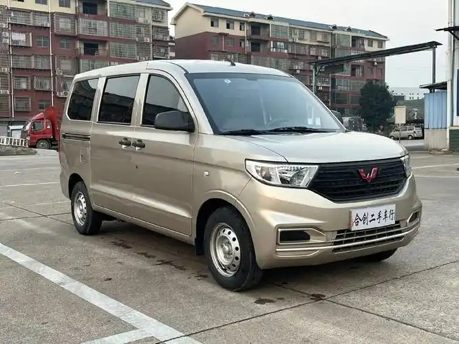 最新到店2021年11月上户五菱宏光v,1.5排量,五座,原 - 抖音