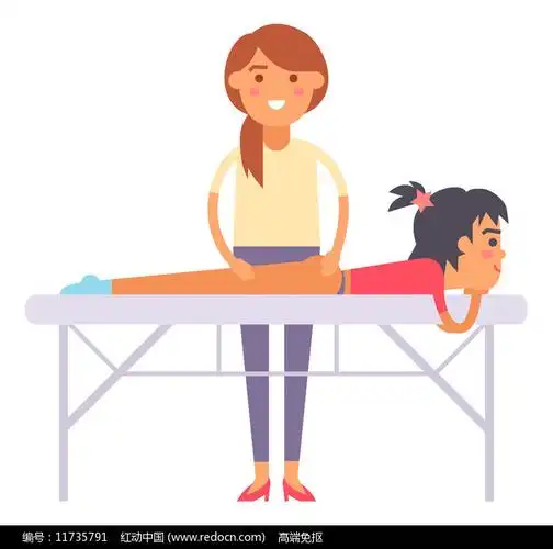 女人趴在床上给按摩师按摩