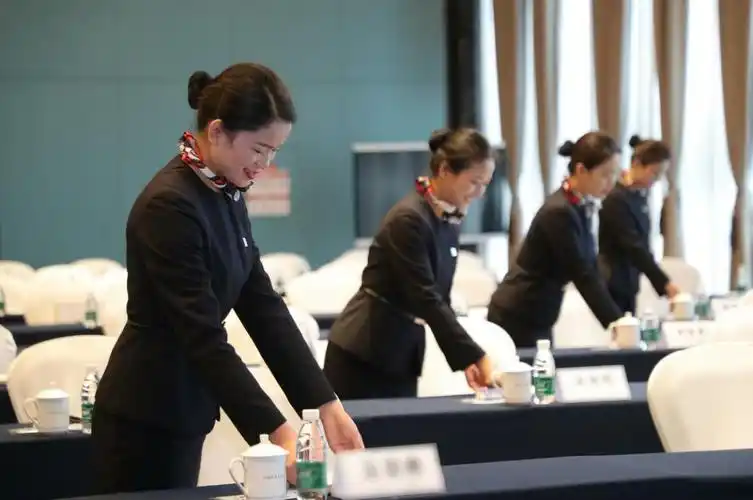 为了给来自世界各地的宾客提供更贴心,温暖的服务,新大正广交会服务