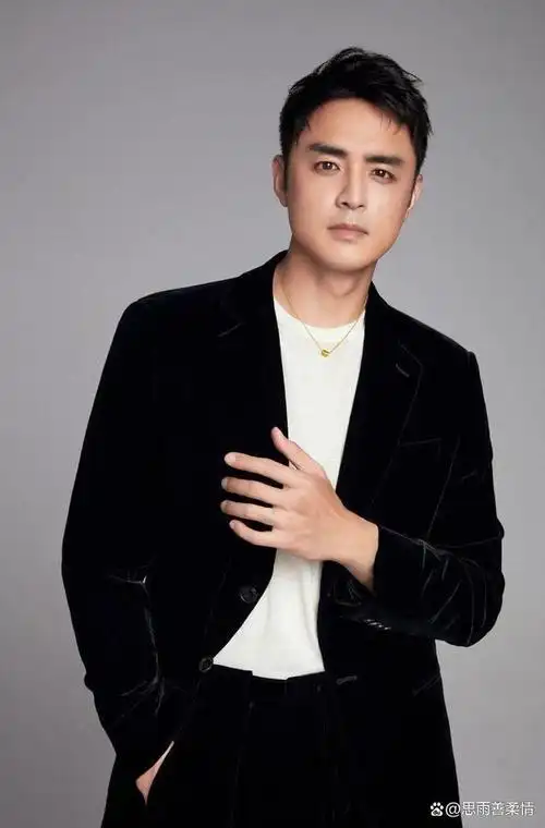 11月16日消息:明道早年就凭借出众的外貌和儒家气质征服了很多观众的