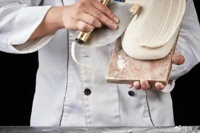 早餐"扛把子"山西刀削面,为啥卖不动了?网友:4个问题太难办