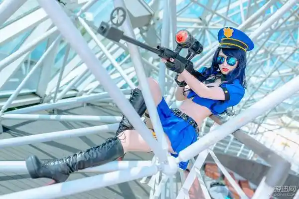 韩国美女coslol豹女法国女仆黑丝大长腿非常撩人