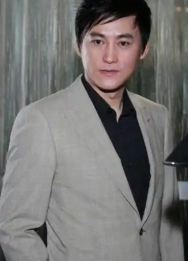 国家一级演员,娶小16岁娇妻,如今儿子已5岁,一家