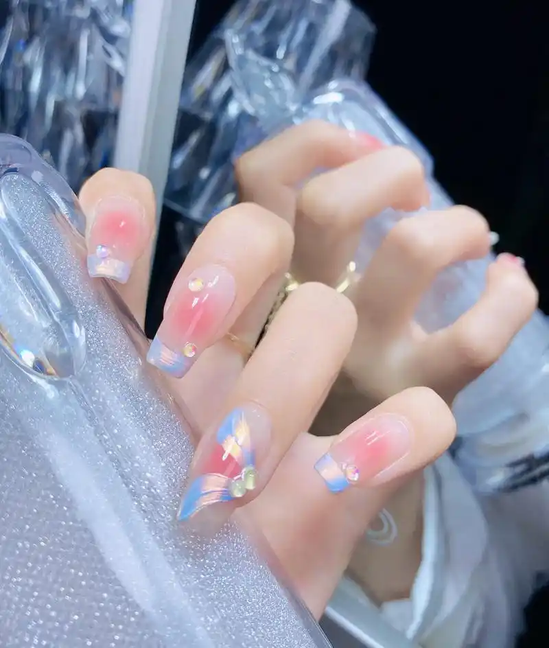 仙气飘飘的极光飘带美甲