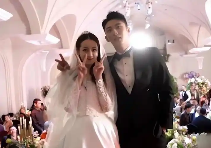 迪丽热巴|曝热巴黄景瑜谈了4年!王雨馨承认与黄结过婚,结婚证钢印明显