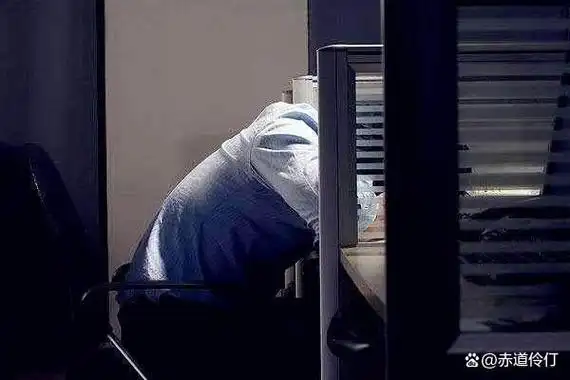 熬夜加班也不尽是辛苦难捱