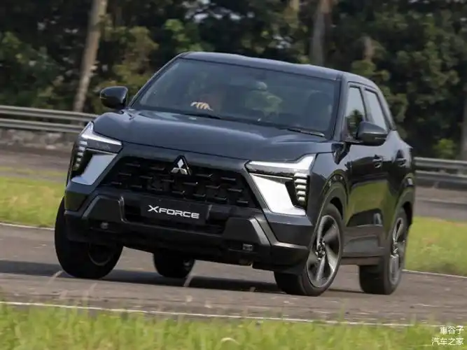 实拍三菱全新suv车型内配大屏搭15l发动机海外售价约18万