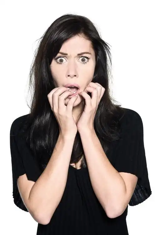 女人美丽肖像恐惧害怕焦虑