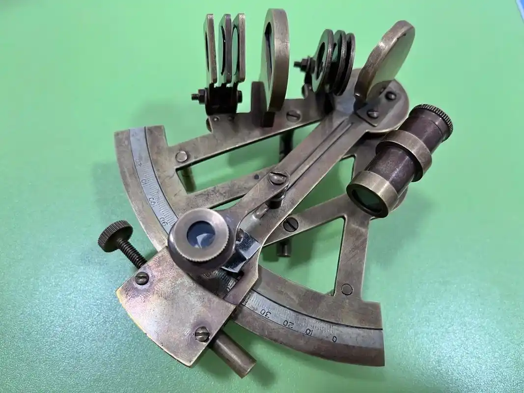 今天学生给我一台六分仪,要我教他怎么用.我学了一个小时,弄明 - 抖音