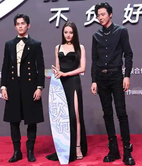 最后,话不多说,看到吴磊迪丽热巴刘宇宁站在一起,还是忍不住想问,这