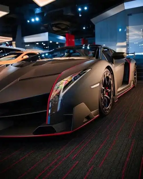 兰博基尼毒药敞篷跑车,是一辆纯粹的性能跑车,是兰博基尼超级跑车系列