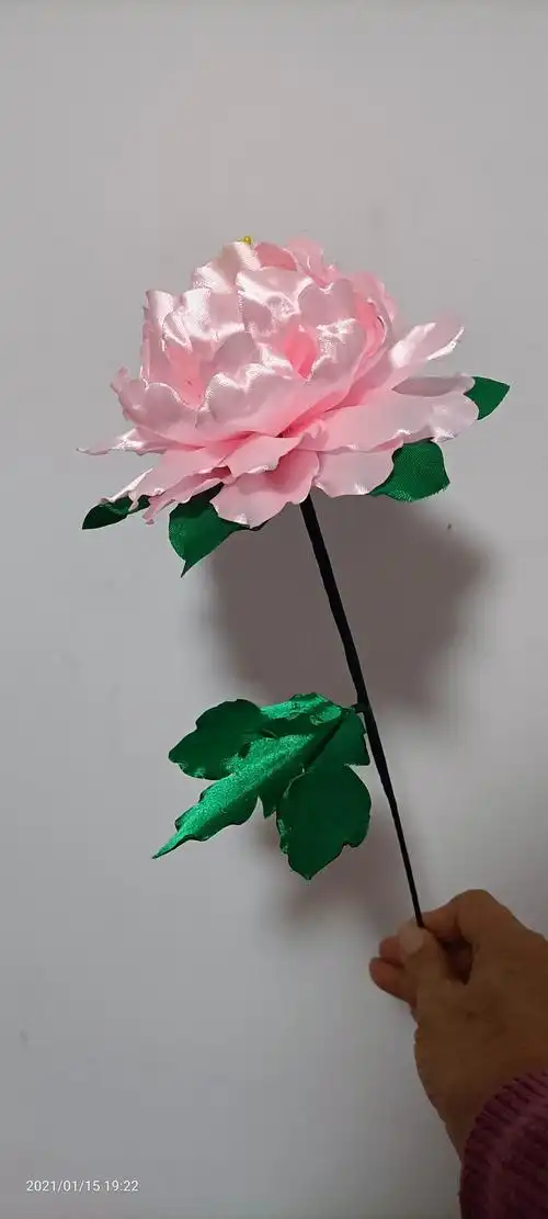丝带制作的牡丹花