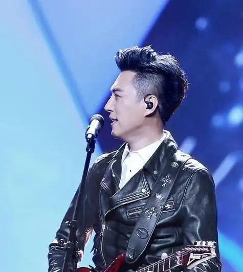 演员靳东感谢江珊女儿当初的满脸嫌弃余生不会辜负离异的李佳