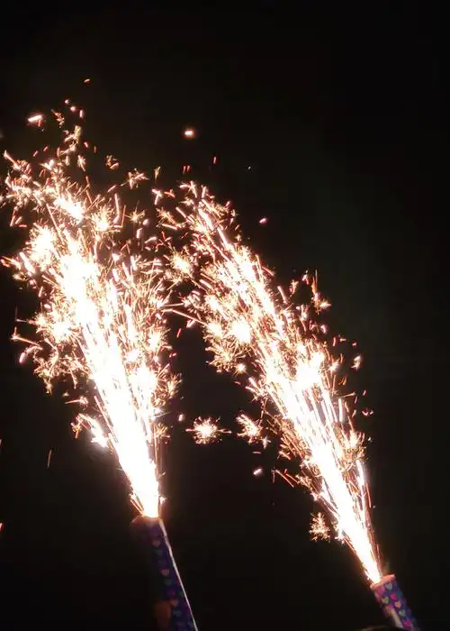 浏阳网红烟花"加特林"价格暴涨,从20元卖到200元还断货-度小视