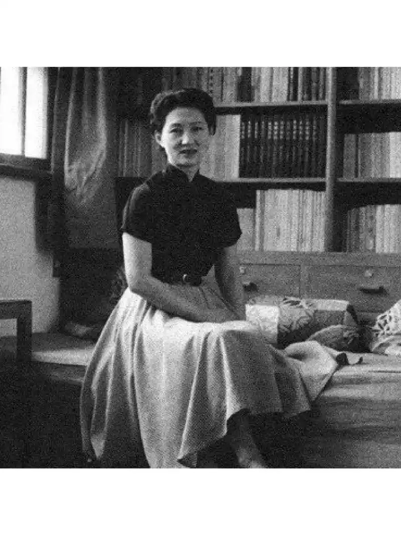 赵四小姐即赵一荻,1912年5月28日—2000年6月22日,又名绮霞,乳名香笙