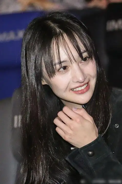 "郑爽鼻子"已经数不清是第几次热搜了,第一次上热搜纯属是网友好奇吃