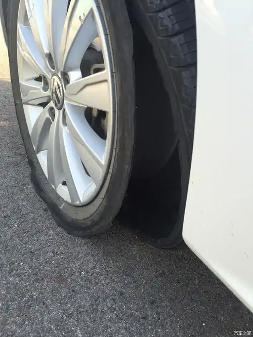 【图】速腾高速120迈爆胎了,爆胎了.胎了._速腾论坛_汽车之家论坛