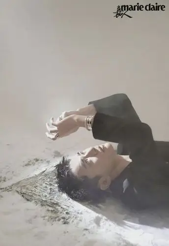 易烊千玺三登嘉人封面预告 眼神杀帅炸